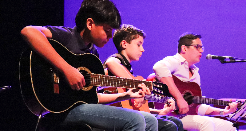 VIOLÃO A PARTIR DE 6 ANOS - SÁBADO 10H/10H50